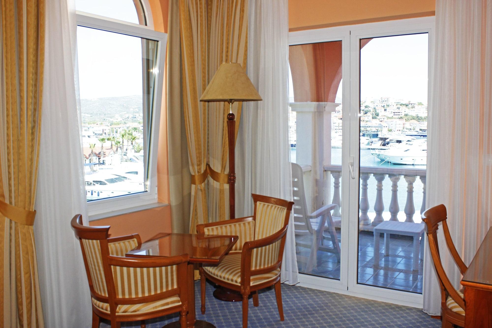 Marina Frapa Resort Rogoznica Рогозница Экстерьер фото
