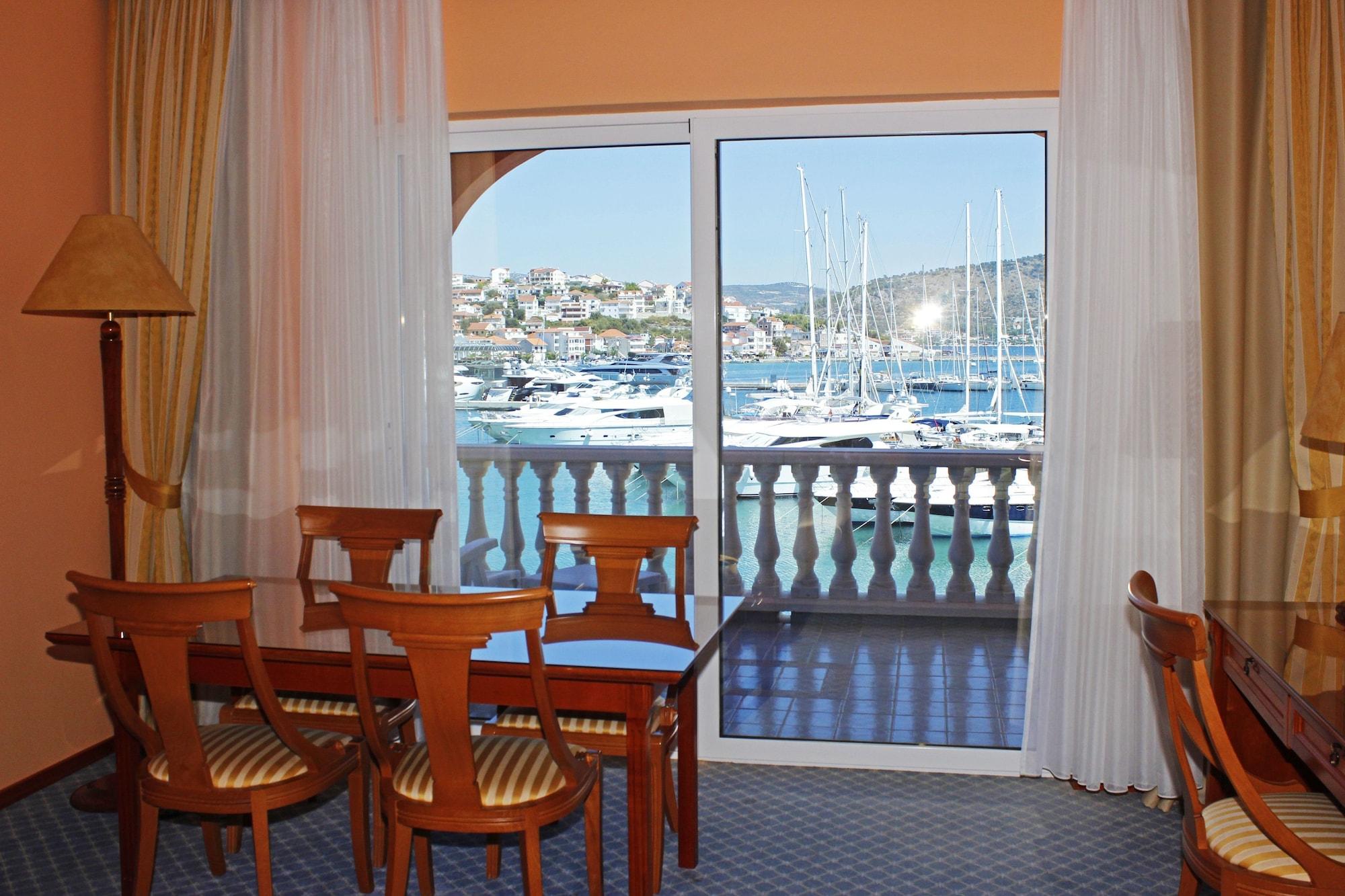 Marina Frapa Resort Rogoznica Рогозница Экстерьер фото