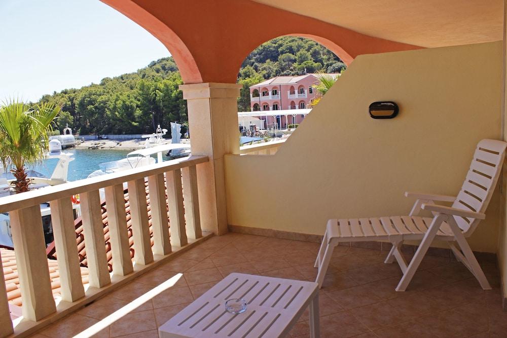 Marina Frapa Resort Rogoznica Рогозница Экстерьер фото