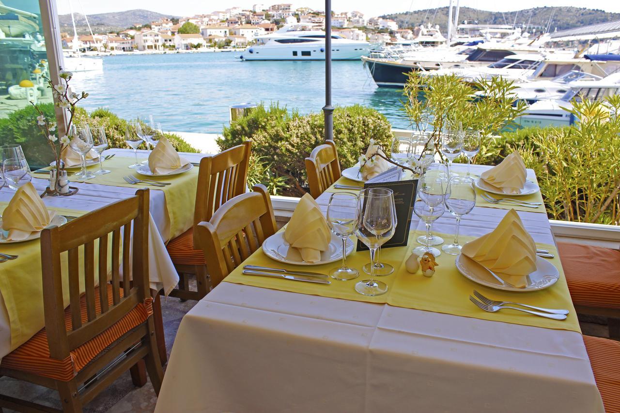 Marina Frapa Resort Rogoznica Рогозница Экстерьер фото